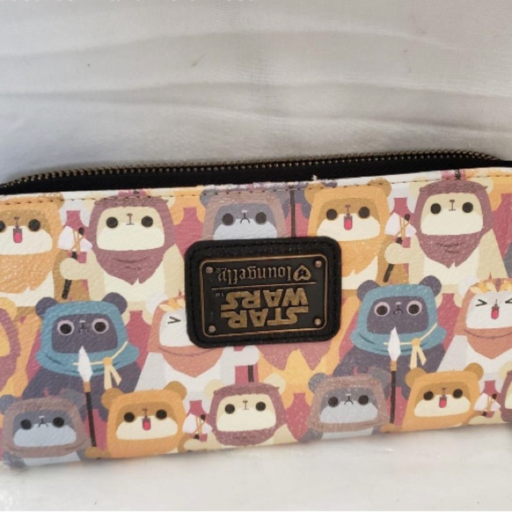 Star Wars Loungefly Ewok Printed
Faux Leather Top Zip Wallet Purse.